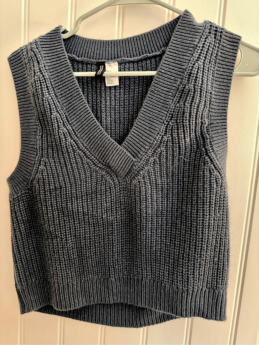 D'AMICO V-Neck Sweater Vest in Gray Size Medium